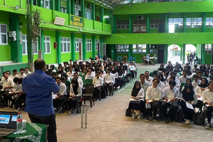 Pembekalan Mahasiswa KKN Unismuh Luwuk Banggai, Ketua LP3M Ingatkan Program Wajib Universitas